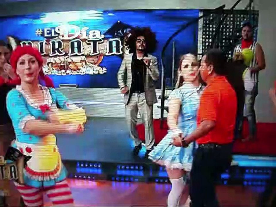 ZAAZ - AL COMPAS DE LAS POLLERAS.
