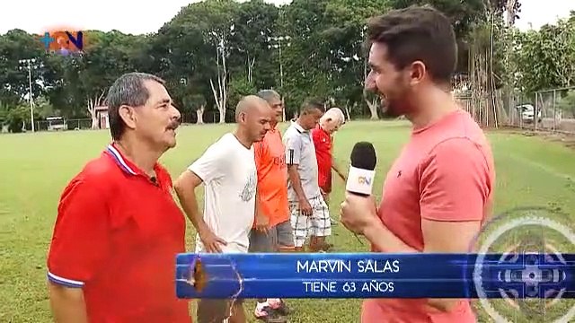 mqn-55 personas adultas mayores juegan bola en ”Moncho-30-0819