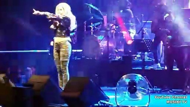 ALEYNA TİLKİ - Sen Olsan Bari (Konser/Canlı) HD @Park Funtastic