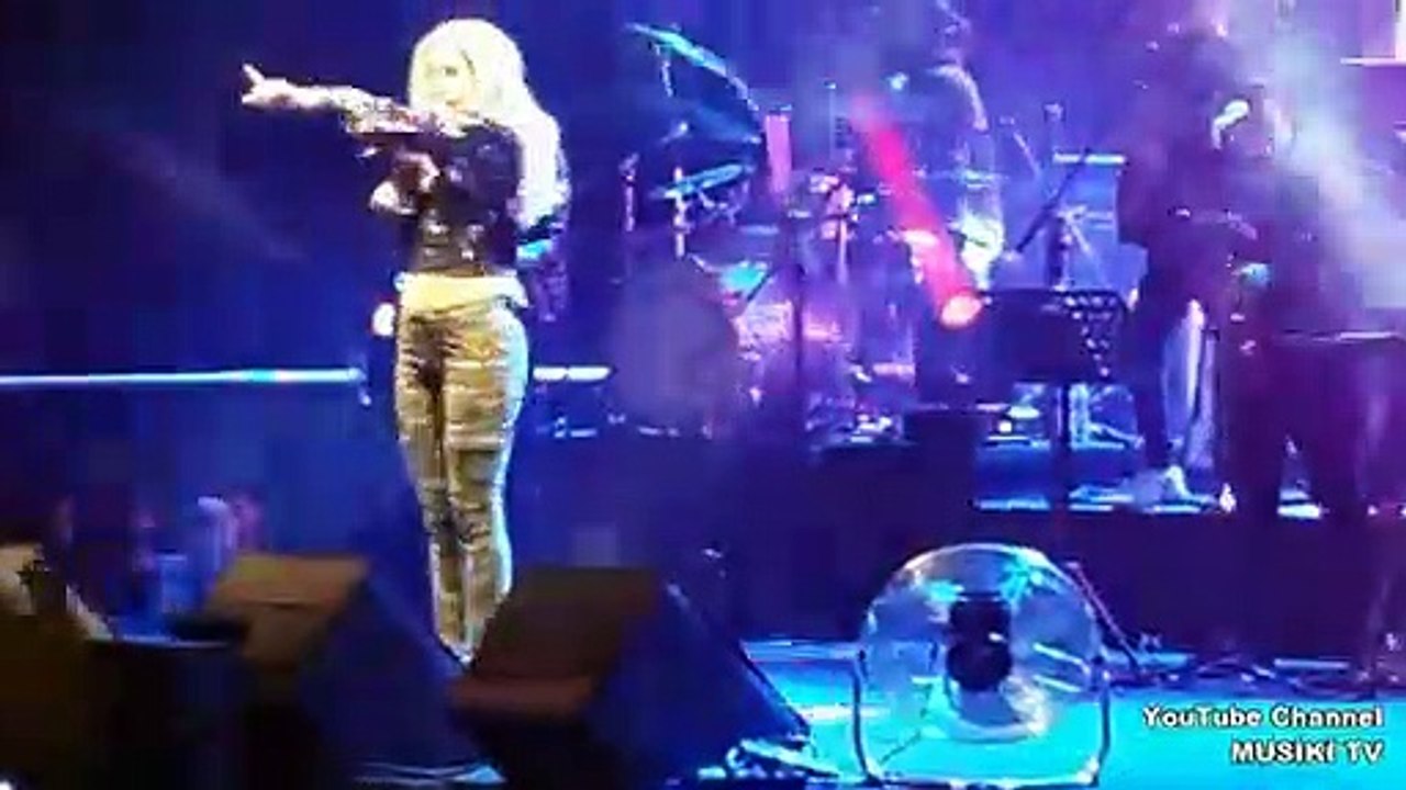 ALEYNA TİLKİ - Sen Olsan Bari (Konser/Canlı) HD @Park Funtastic