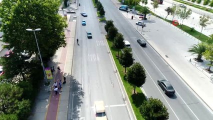 Onlarca klasik aracın bir araya geldiği 30 Ağustos konvoyu havadan görüntülendi