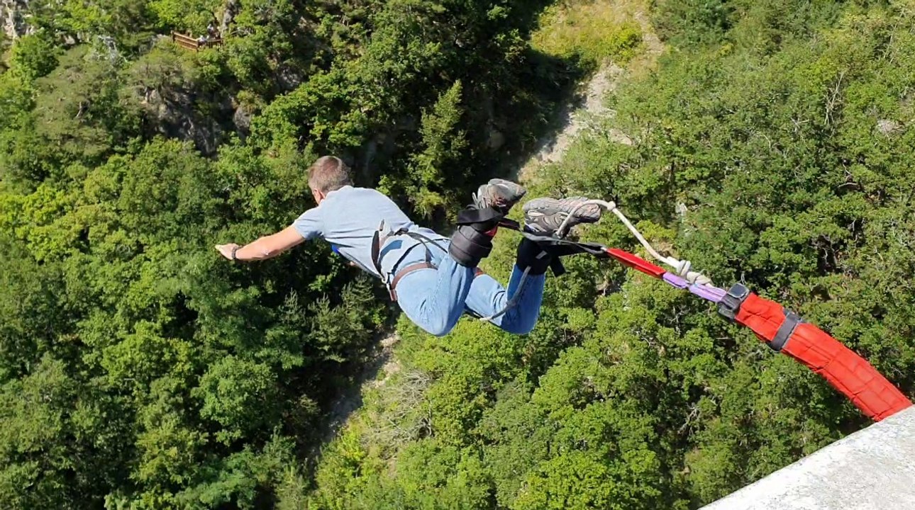 Saut à l'élastique depuis le pont de Ponsonnas