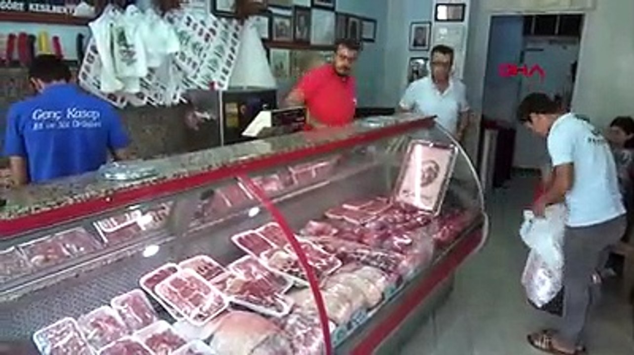 Et ve kıymadan Atatürk portresi yaptı