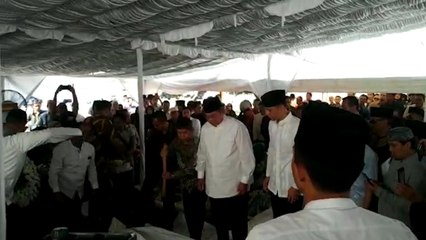 AHY Ikut Antarkan Jenazah Ibunda SBY ke Liang Lahat