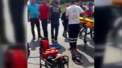 Sultanbeyli'de beton mikseri ile kamyon çarpıştı