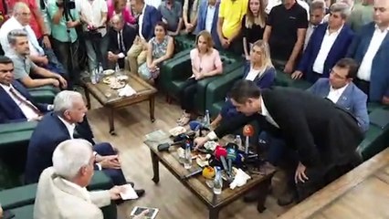 İmamoğlu yerlerine kayyım atanan HDP'li belediye başkanlarıyla bir araya geldi