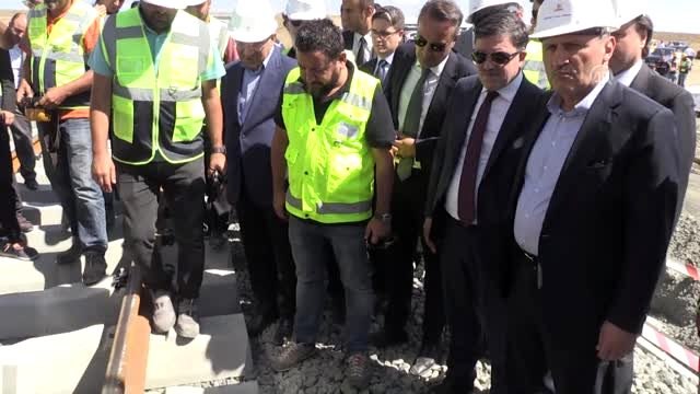 Bakan Turhan: " İstanbul-İzmir Otoyolu'nu 2,5 milyona yakın araç bu yolu kullandı"