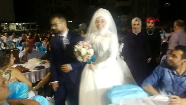 Mersin öğretmen çiften anlamlı günde düğün