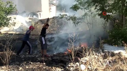 11 yaşındaki çocuk arkadaşının evi yanmasın diye böyle mücadele etti