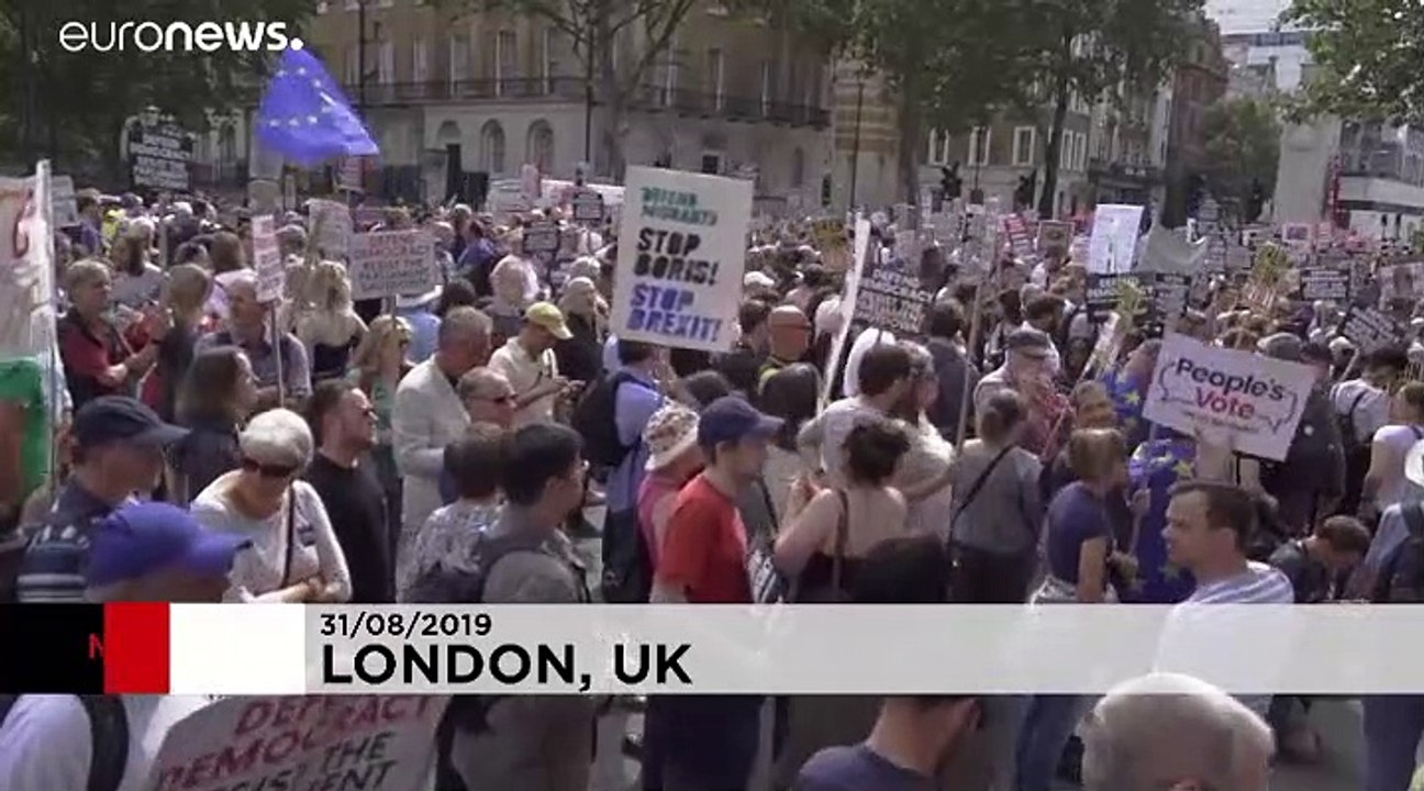 Milhares de britânicos unidos em protesto contra Boris Johnson