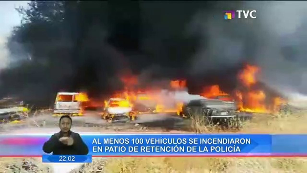 Cien vehículos se incendiaron en patio de retención vehicular en Calderón