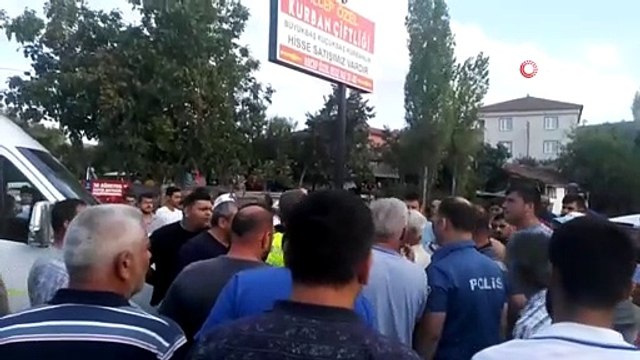 Bursa'da kaza isyanı...Mahalle sakinleri sık sık kaza yaşanan yolu kapattı