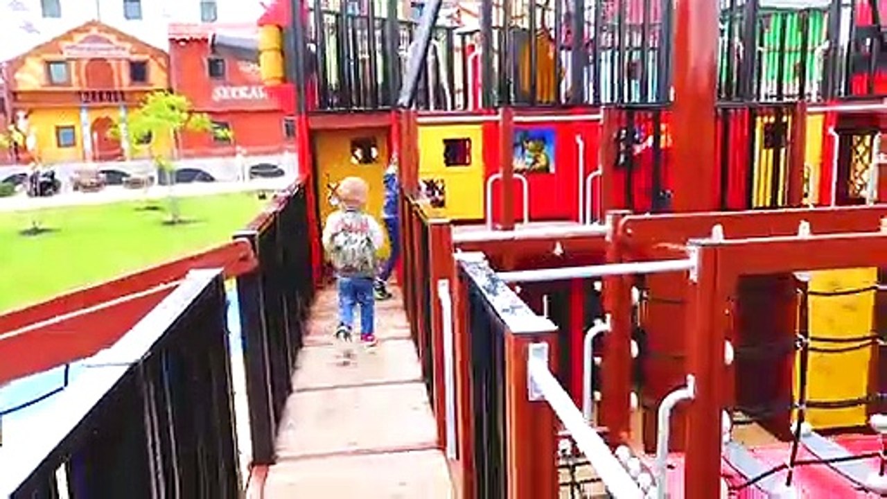 Vlad and Nikita Play on Pirate Ship