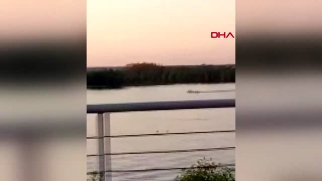 Rusya'da elektrik hattına takılan helikopter nehre düştü