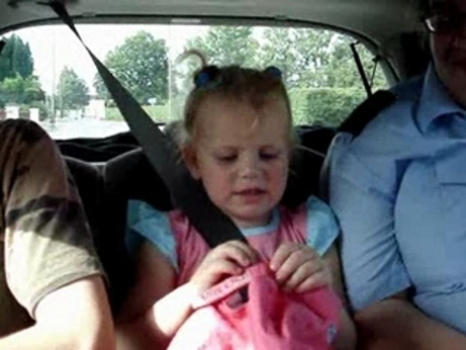 CHANSON DE LEA POUR TONTON JULIEN -juillet 07