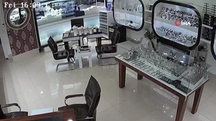 Antalya'da çalıştığı işyerinden 1,5 kilogram altın çalan şüpheli yakalandı
