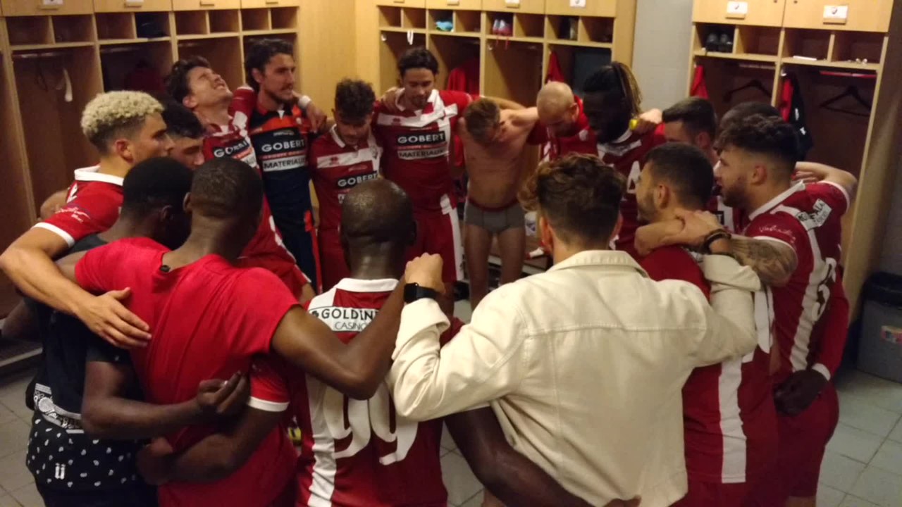 Après la belle victoire du RAQM. Fête dans le vestiaire.Video Eric GHISLAIN