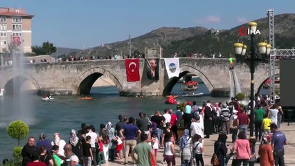 Yeşilırmak’ta flyboard gösterisi yoğun ilgi gördü