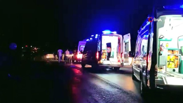 İki otomobil kafa kafaya çarpıştı: 8 yaralı