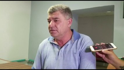 I rrëmben armën policit dhe qëllon në spital. Dy të arrestuar