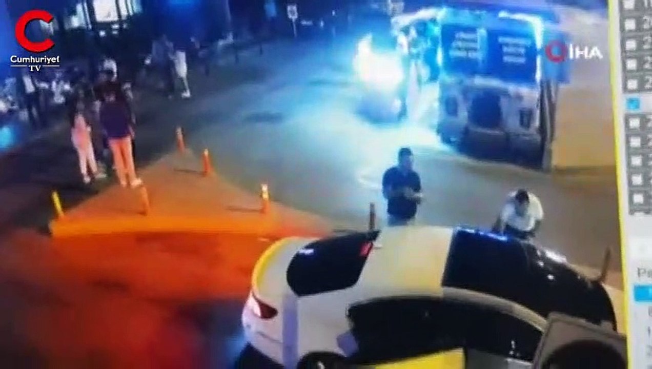 'Sevgilime neden baktın' diyerek silahla saldırdı
