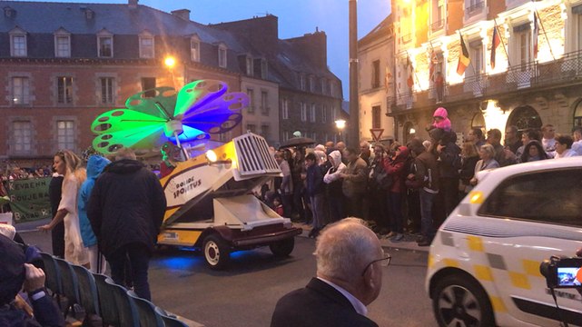 Les Angevines à Fougères. Défilé pluvieux, défilé heureux !