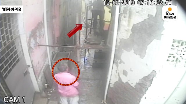 ત્રણ માળનું મકાન ધરાશાયી થતા ત્રણના મોત થયા હતા, CCTV સામે આવ્યા