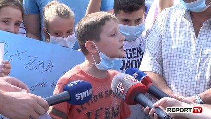 'Mamit i dilte gjak nga hunda'/ Banorët në protestë për ndotjen nga fabrika e tullave: Po sëmuremi