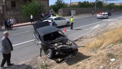 Elazığ'da iki araç kafa kafaya çapıştı: 4 yaralı