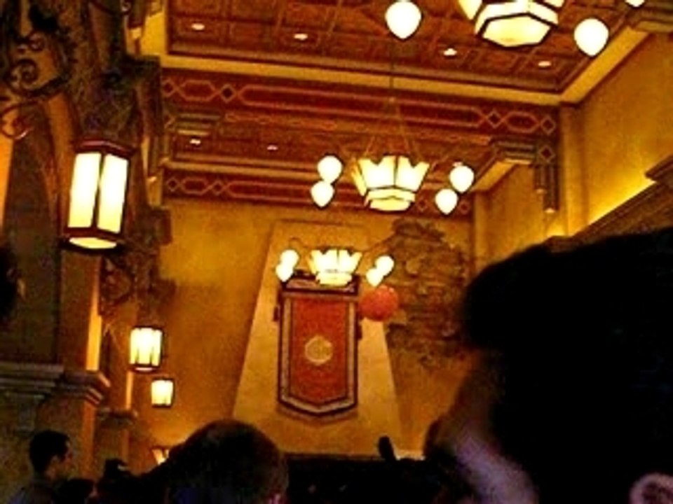 Jeux de ballons dans le hall de la TOT