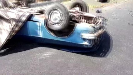 Otomobil kamyonetle çarpıştı: 1 ölü, 4 yaralı