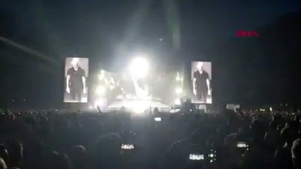 Almanya'da konserde dev ekran seyircilerin üzerine düştü: 30 yaralı