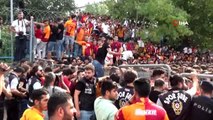 Galatasaray taraftarı akın akın havalimanında!