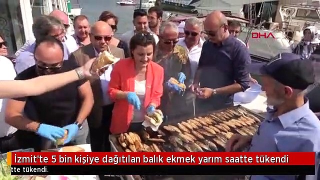 İzmit'te 5 bin kişiye dağıtılan balık ekmek yarım saatte tükendi