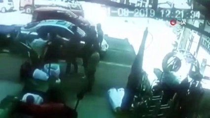 Baba ve oğlu kavgada bıçaklandı...O anlar kamerada