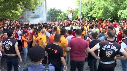 Galatasaray taraftarı, Falcao'yu bekliyor