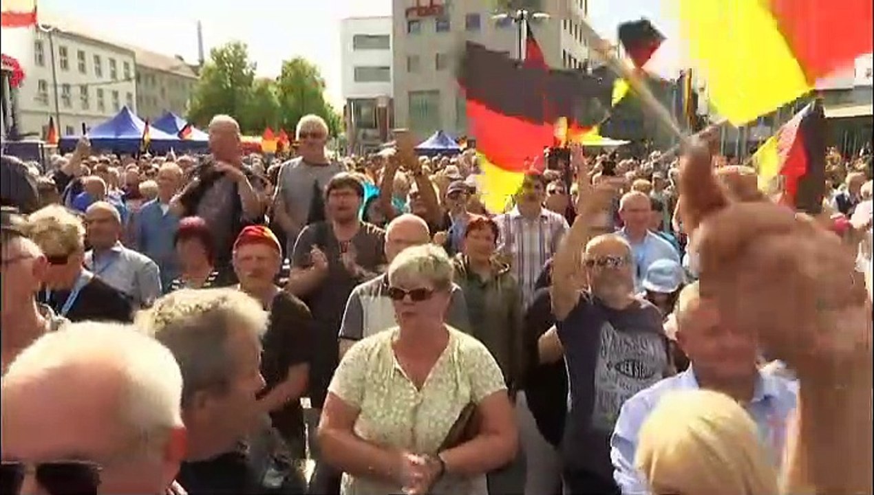 Trotz rechtsextremer Kontakte: Warum ist die AfD im Osten erfolgreich?