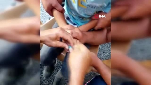 Küçük çocuğun parmağına sıkışan yüzüğü itfaiye çıkardı