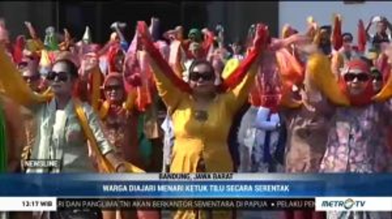 Ratusan Warga Bandung Menari Tarian Ketuk Tilu