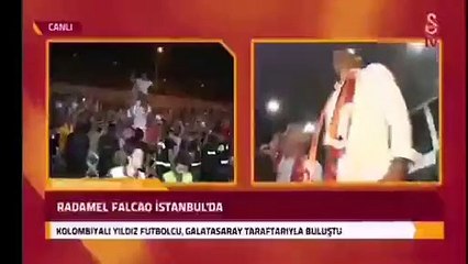 Falcao'dan: "Sarı, kırmızı, şampiyon, Cimbom"
