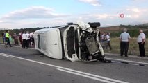 Yolcu minibüsü ile kamyonet çarpıştı: 1 ölü, 16 yaralı