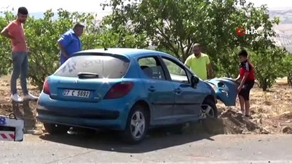 Lastiği patlayan araç yoldan çıktı: 6 yaralı