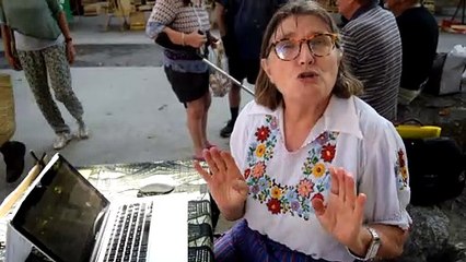 A Génolhac, une citoyenne informe sur le droit au référendum