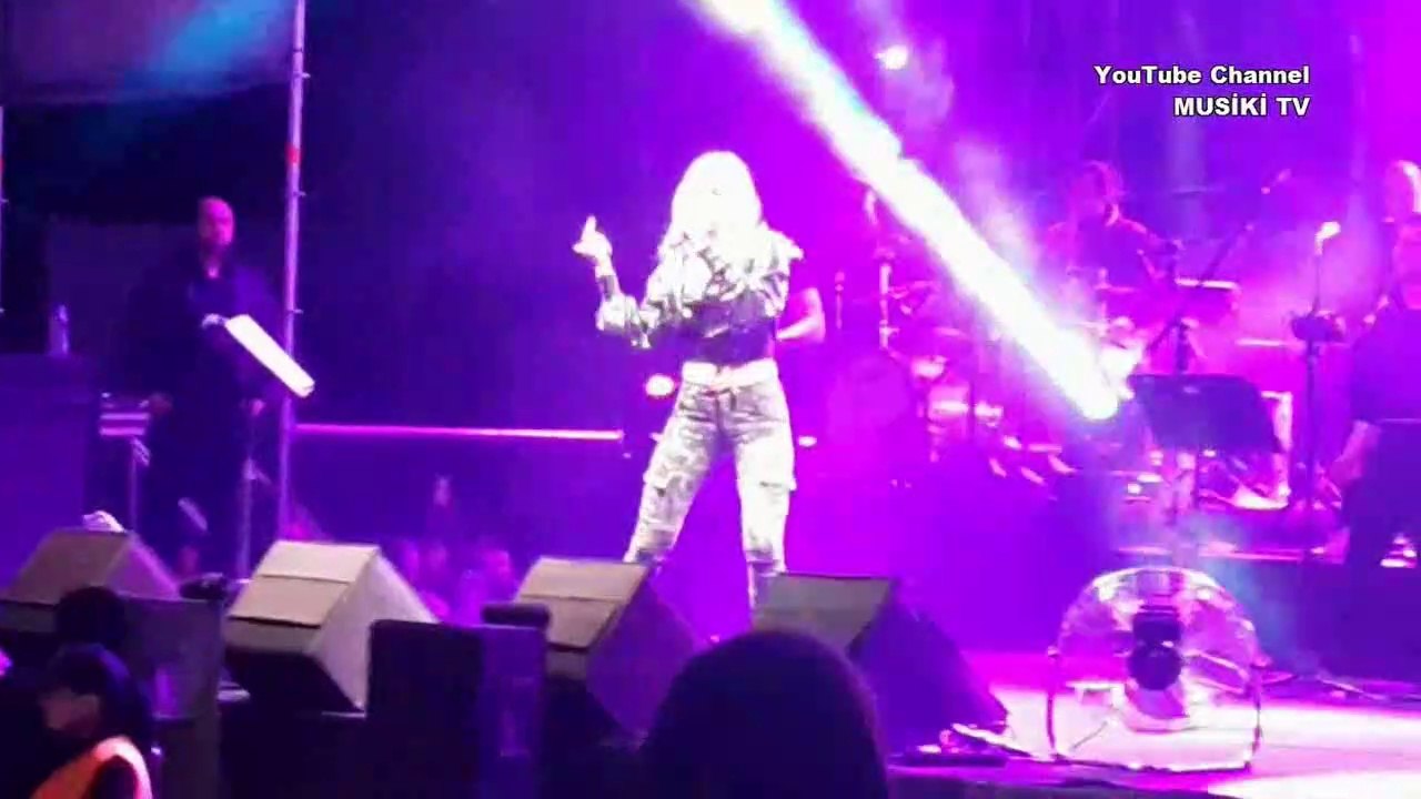 ALEYNA TİLKİ - Yol Ver (Ayben rap cover) (Konser/Canlı) HD @Park Funtastic