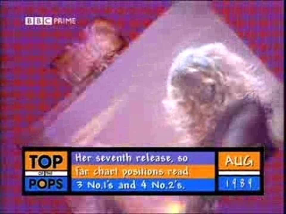 Kylie Minogue - Wouldn't Change A Thing [TOTP Performance]