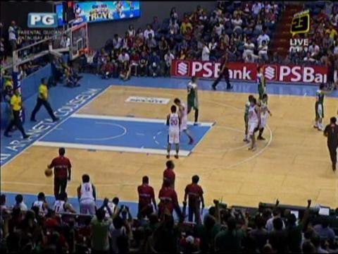 WATCH: AVO completes alley-oop for De La Salle