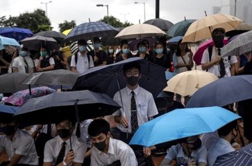 Hong Kong'da öğrenciler dersleri boykot ederek protestolara katılıyor