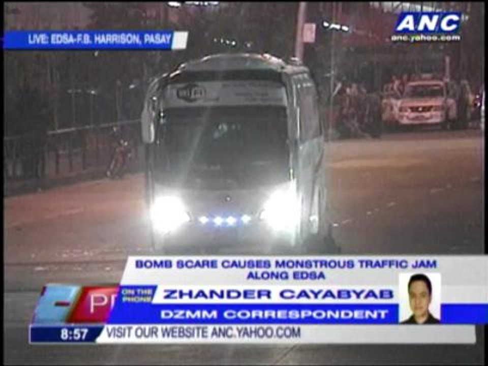 Suspected bomb on bus stalls traffic on EDSA
