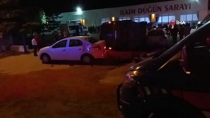 Göçmenleri taşıyan araç kaza yaptı: 14 yaralı