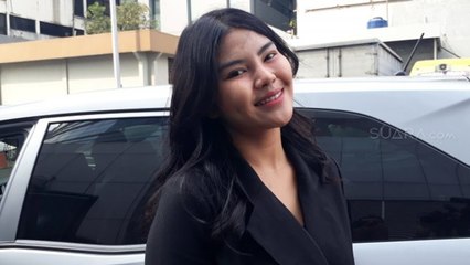 Tertawakan Aksi Panggung Meldi, Dua Pedangdut Ini Dilabrak dan Dirampas Ponselnya